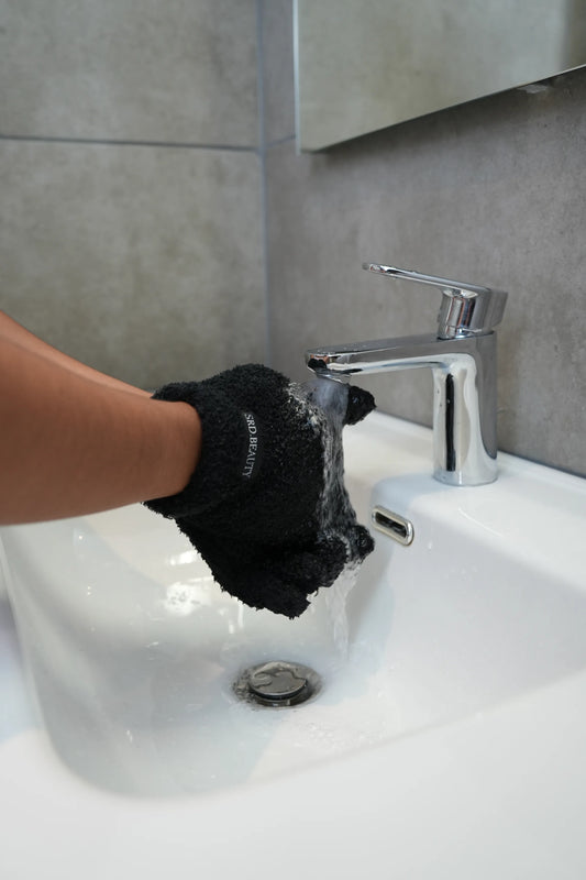 Gant Démaquillant / Nettoyant visage - Noir intense